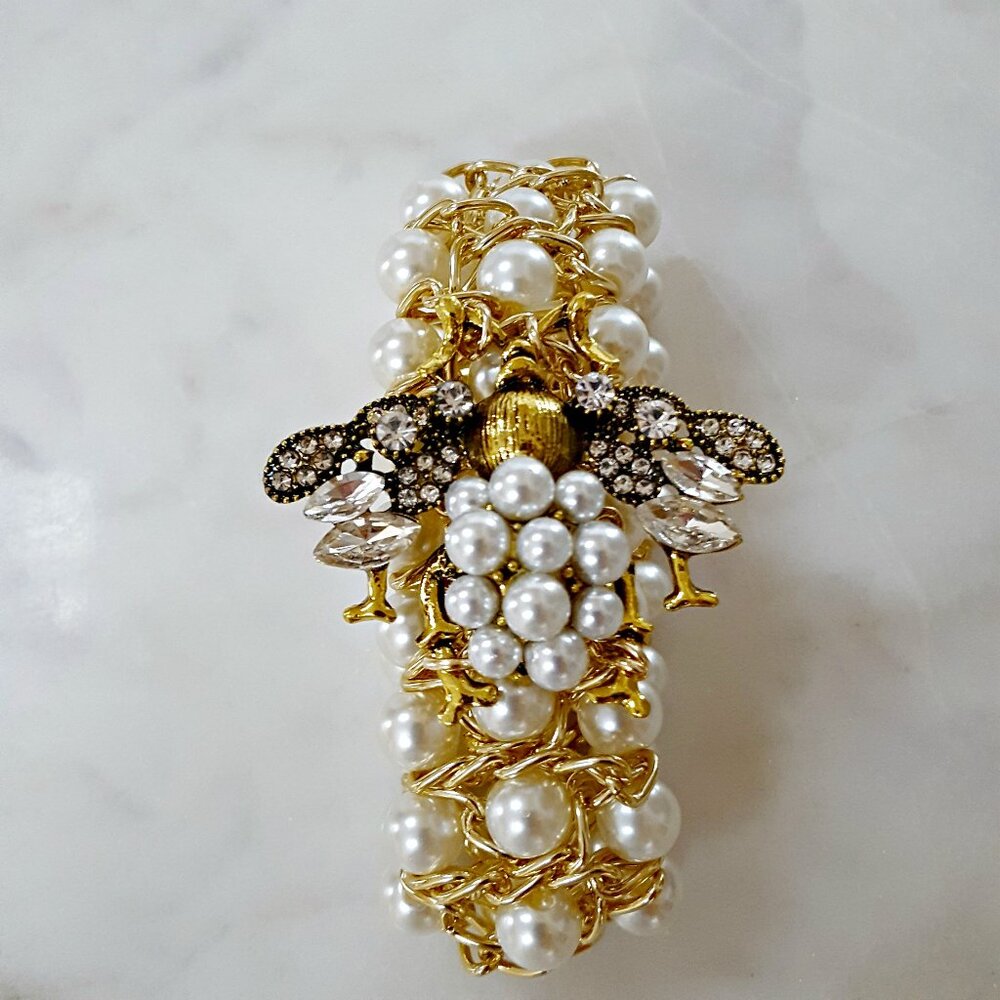 NEW! EXQUISITE LUXURY VIBES Queen BEE PEARLS BRACELET - Picture 3 of 4
